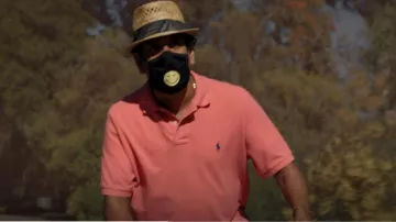 Polo Ralph Lauren Coupe Slim Po­lo worn by Sunny Balwani (Naveen Andrews) as seen in The Dropout (S01E01)
