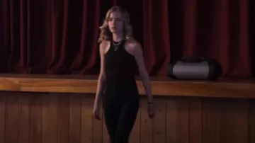Mother Denim Looker Skinny Jeans usados por Colette French (Willa Fitzgerald) como se ve en Dare Me (S01E08)