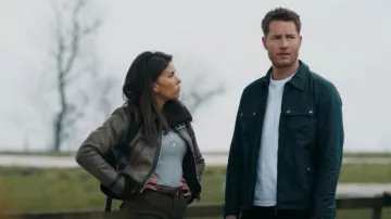 Veste Belstaff Racemaster Button portée par Colter Shaw (Justin Hartley) dans Tracker (S01E06)