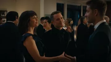 Amanda Uprichard Gimlet Top porté par Tina Lazlo (Michelle Morgan) dans Tracker (S01E06)