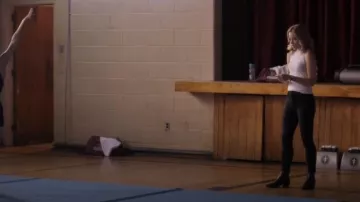 Mother Raw Hem Skinny Jean usado por Colette French (Willa Fitzgerald) como se ve en Dare Me (S01E09)