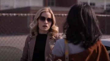 Chaqueta de cuero Dalby de Allsaints usada por Colette French (Willa Fitzgerald) como se ve en Dare Me (S01E09)