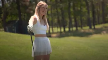 Débardeur de soutien-gorge Alo Yoga Airbrush Real porté par Ashley Farrell comme on le voit dans Vendre les Hamptons (S02E02)