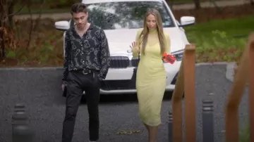 Chemise Asos Design Deep Revere Scribble Body Print en noir portée par Jonathan Yaris comme on le voit dans Selling the Hamptons (S02E02)