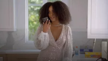 Nadine Merabi Maya Robe blanche portée par Mia Calabrese dans Selling the Hamptons (S02E02)