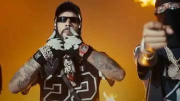 Gants squelette noirs Amiri portés par Anuel AA dans VVS SWITCH Remix par (Letra/Lyrics) Pressure9x19, YovngChimi, Hades66, CDobleta, Luar La L