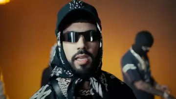 Amiri Black Outline MA Logo Trucker Hat usado por Anuel AA en VVS SWITCH Remix by (Letra/Lyrics) Pressure9x19, YovngChimi, Hades66, CDobleta, Luar La L