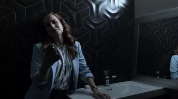 Theory Gabrielle Blaz­er worn by Danika Dubov (Kimberly-Sue Murray) as seen in V Wars (S01E03)