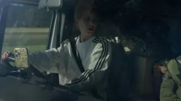 Adidas Originals Leopard Luxe' Oversize Sweat-shirt en blanc cassé porté par Robin (Nicole Kidman) comme on le voit dans Roar (S01E02)