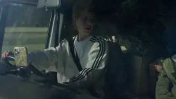 Adidas Originals Leopard Luxe' Oversize Sweat-shirt en blanc cassé porté par Robin (Nicole Kidman) comme on le voit dans Roar (S01E02)