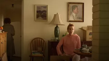 Sweat à capuche Rag & Bone porté par Robin (Nicole Kidman) dans Roar (S01E02)