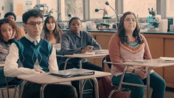 Free People Cot­ton Blend Top worn by Marissa (Marisa Baram) as seen in