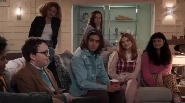 Pantalon à carreaux Topshop porté par Yuyao (Yuyao Deng) vu dans A.P. Bio (S04E06)