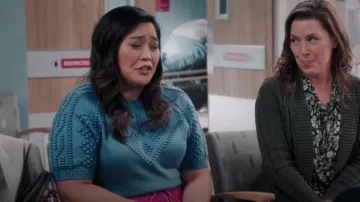 Jersey de manga French Connection usado por Mary Wagner (Mary Sohn) como se ve en A.P. Bio (S04E08)