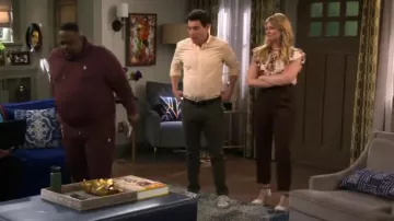 Nike Killshot 2 Leather worn by Dave Johnson (Max Greenfield) as seen in The Neighborhood (S06E05)