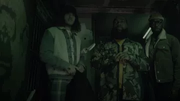 Veste de camionneur Levi’s Red Tab Sherpa Panel portée par Gunther (Blake Anderson) comme on le voit dans Woke (S01E02)