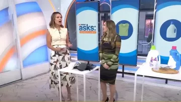 Por Anthropologie Vestido midi fruncido de manga larga con cuello alto usado por Lexie Sachs como se ve en Today el 25 de marzo de 2024