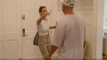 Pantalon Agolde Cooper porté par Amanda Batula dans Summer House (S08E05)