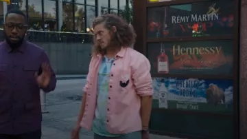 Forever 21 Classic Fit Face Graphic Shirt porté par Gunther (Blake Anderson) comme on le voit dans Woke (S02E04)