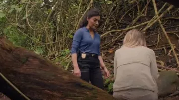 Pantalones ajustados Joie High-Rise Park usados por Lucy Tara (Yasmine Al-bustami) como se ve en NCIS: Hawái (S03E05)