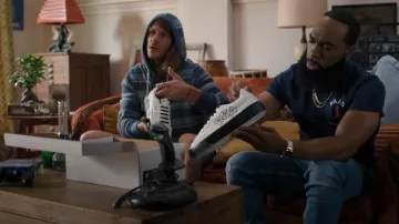 Faherty Campfire Hoodie Seascape Ombre Stripe porté par Gunther (Blake Anderson) comme on le voit dans Woke (S02E04)