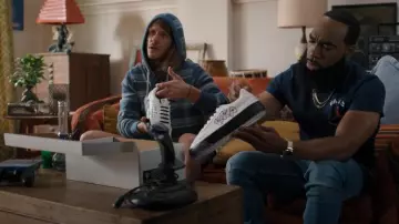 Faherty Campfire Hoodie Seascape Ombre Stripe porté par Gunther (Blake Anderson) comme on le voit dans Woke (S02E04)