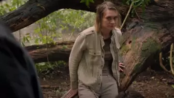 Rails Collins Veste portée par Kate Whistler (Tori Anderson) dans NCIS : Hawaï (S03E05)