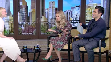 Vestido con estampado floral Calypso de Isabel Marant usado por Kelly Ripa como se vio en LIVE with Kelly and Mark el 26 de marzo de 2024