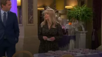 Btfl-Life Vestido largo de manga larga usado por Abby Stone (Melissa Rauch) como se ve en Night Court (T02E13)