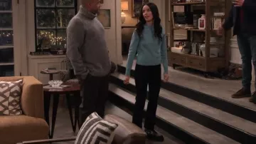 Botín Dior D-Major usado por Julia Mariano (Abigail Spencer) como se ve en Extended Family (T01E13)