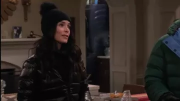 Moncler Moka Quilted Long Parka porté par Julia Mariano (Abigail Spencer) comme on le voit dans Famille élargie (S01E13)