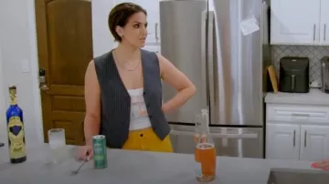 Chaleco tejido a rayas Priya de trapo y hueso usado por Katie Maloney como se ve en Vanderpump Rules (T11E09)