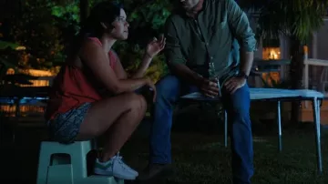 Pony Top Star Leather Ox porté par Patsy (Otmara Marrero) comme on le voit dans Florida Man (S01E01)