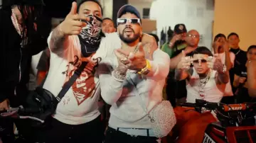 Amiri Light Blue Boucle Camera Bag usado por Anuel AA en VVS SWITCH Remix by Pressure9x19, YovngChimi, Hades66, CDobleta, Luar La L (Letra/Lyrics)
