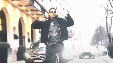 Who Decides War Black MRDR Fleece Jacket usado por Jay Critch en Loaf (Video oficial)