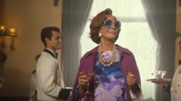 Emilio Pucci : Lunettes de soleil rondes portées par Evelyn (Allison Janney) dans Palm Royale (S01E01)