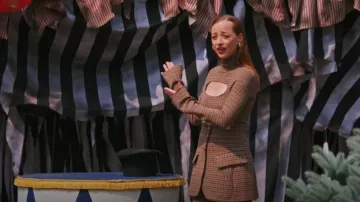 A.w.a.k.e. Pantalon évasé porté par Karine Vanasse dans Les Traîtres Canada (S01E08)