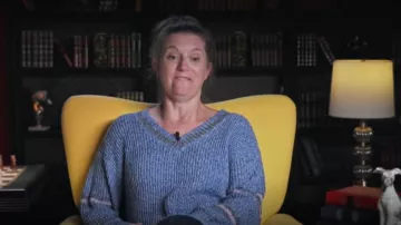 Vestido de suéter Roxy usado por Donna Hartt como se ve en The Traitors Canada (S01E08)