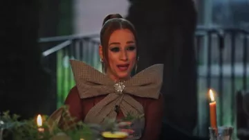 Débardeur Area porté par Karine Vanasse dans Les Traîtres Canada (S01E08)