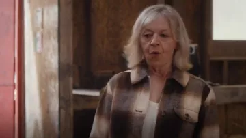 Old Navy Over­sized Soft Brushed Shack­et worn by Judge Lana Costa (Deidre Gillard-Rowlings) as seen in Hudson & Rex (S06E11)