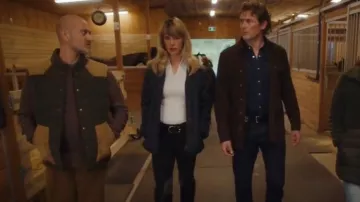Veste d’équitation matelassée L.L. Bean portée par un passant (Cassidy Barry) comme on le voit dans Hudson & Rex (S06E11)