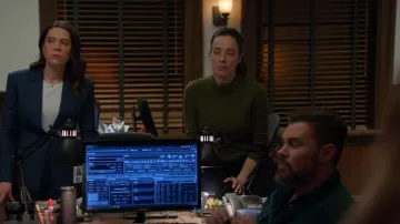 Suéter de lana de punto H&M usado por Kim Burgess (Marina Squerciati) como se ve en Chicago P.D. (S11E07)