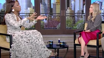 Vestido Gwen de Ulla Johnson usado por Ego Nwodim como se vio en VIVO con Kelly y Mark el 28 de marzo de 2024