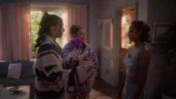 Veste à capuche en molleton Mcq portée par Kiela Hall (Daniella Perkins) comme on le voit dans grown-ish (S06E10)