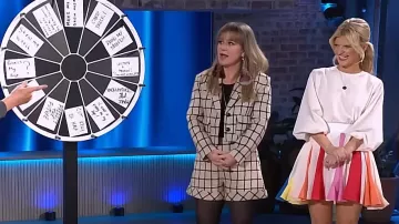 Pantalones cortos con puños a cuadros de fábrica inglesa usados por Kelly Clarkson como se ve en The Kelly Clarkson Show el 28 de marzo de 2024