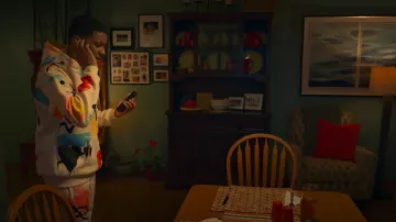 Pantalon PacSun Scrap Art porté par Jamal Turner (Brett Gray) comme on le voit dans On My Block (S04E01)