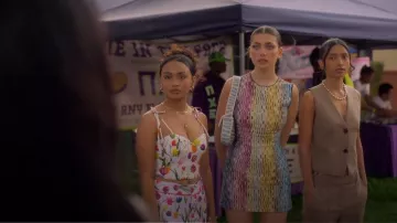 Alice + Olivia Abia Bustier bustier imprimé tulipe porté par Kiela Hall (Daniella Perkins) comme on le voit dans grown-ish (S06E10)