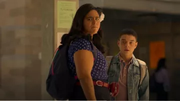 Pantalon marin vintage unique porté par Jasmine (Jessica Marie Garcia) comme on le voit dans On My Block (S04E01)