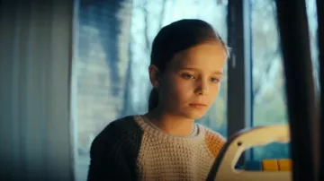 Kidizen Buho Boys Chunky Colorblock Alpaca Wool Blend Sweater worn by Alice Ericsson-Taylor (Davina Coleman) as seen in Constellation (S01E08)