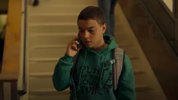 Sweat à capuche Altru Play Your Own Tune pour homme porté par Ruby Martinez (Jason Genao) comme on le voit dans On My Block (S04E01)